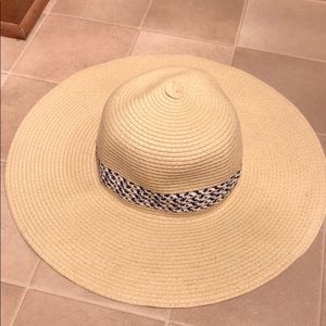 Altar’d state floppy straw hat